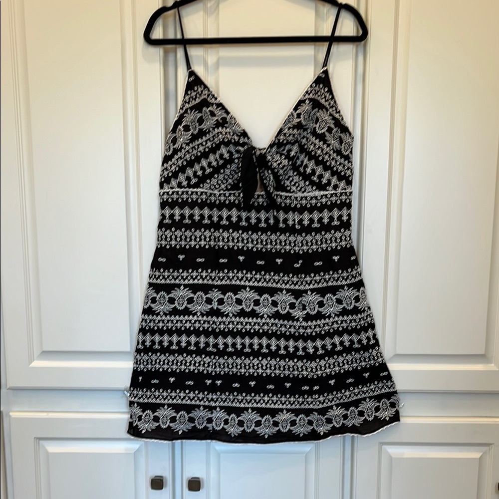 Alice and Olivia size 12 Black and White sundress